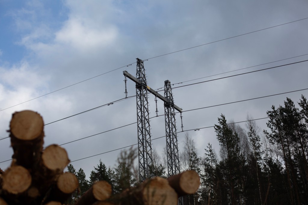 virke och högspänningsledning